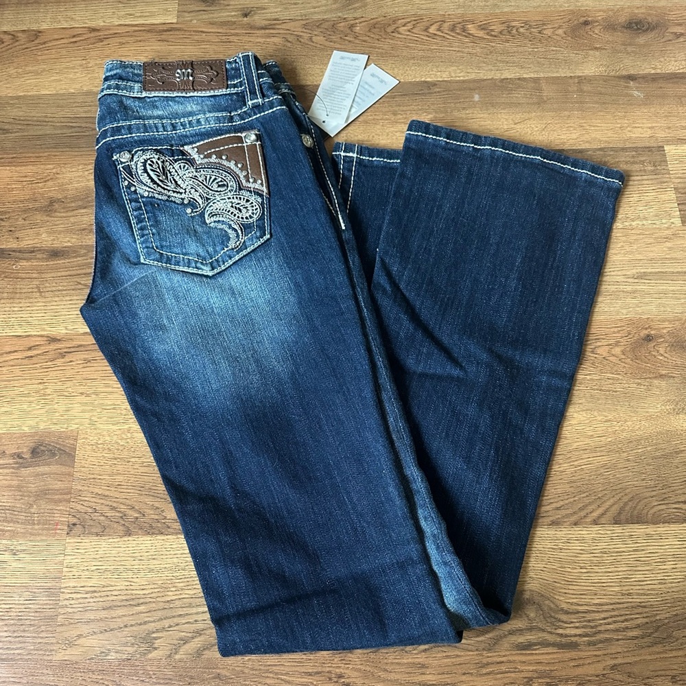 Dark Wash Women’s Jeans with Embroidered Back Pocket